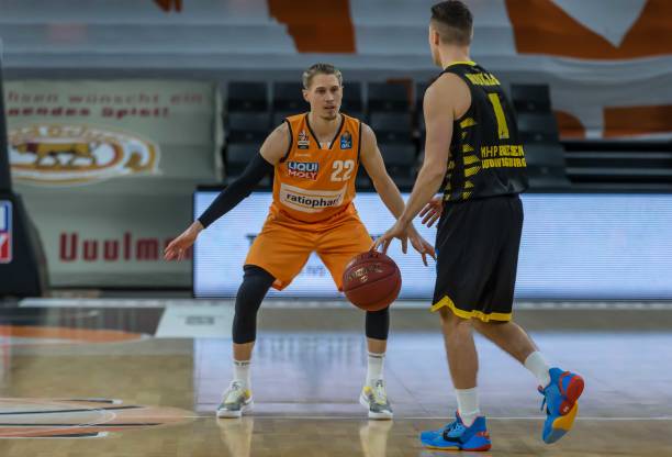 他的国际竞 他的国际竞